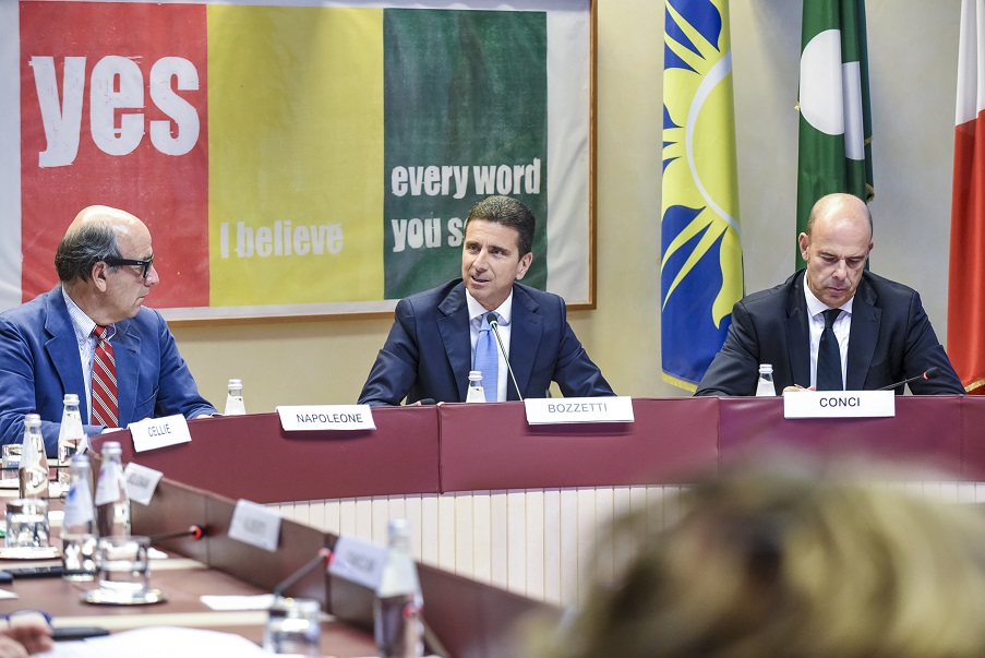 AL CENTRO G. BOZZETTI, PRES. FONDAZIONE FIERA MI. A DS F. CONCI, AD FIERA MILANO, A SX R. NAPOLEONE, PRESIDENTE IT EX, ITALIAN E